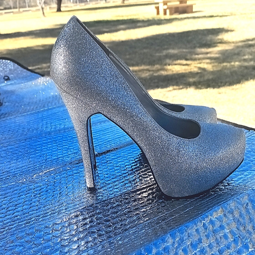 highest Hill collection  size 8 Gray sparkle